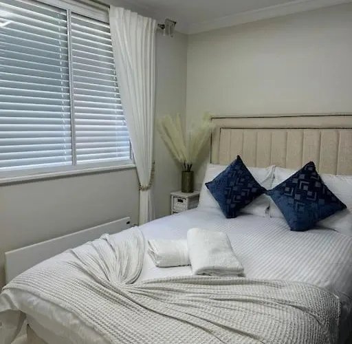 1 Bedroom Luxury Flat In Kensington