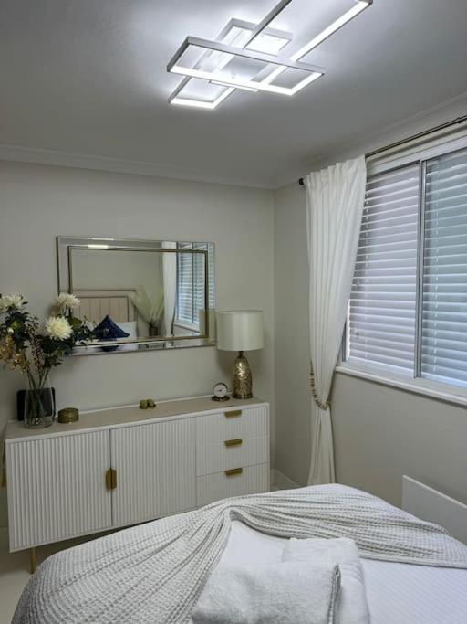 1 Bedroom Luxury Flat In Kensington Londra